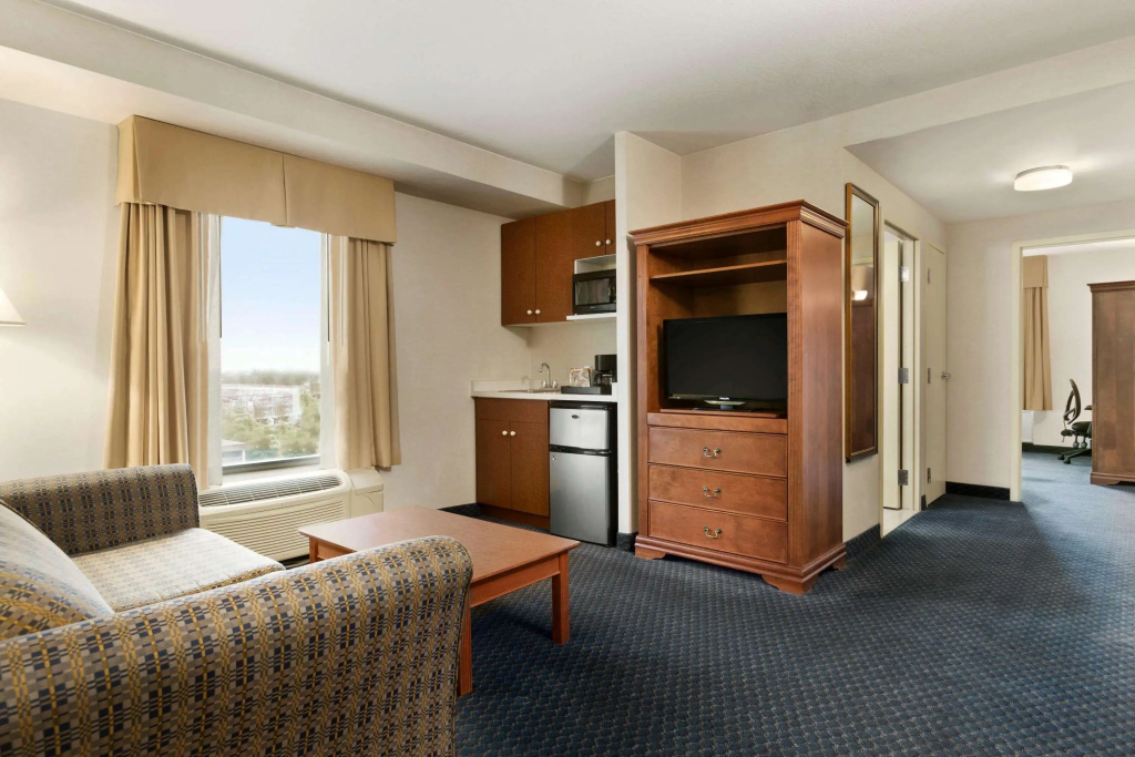 Days Inn & Suites by Wyndham Niagara Falls Centre St. By the Falls - 4