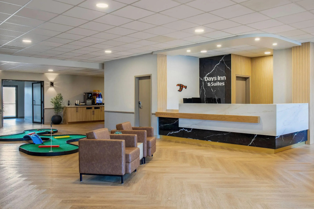 Days Inn & Suites by Wyndham West Edmonton - 2