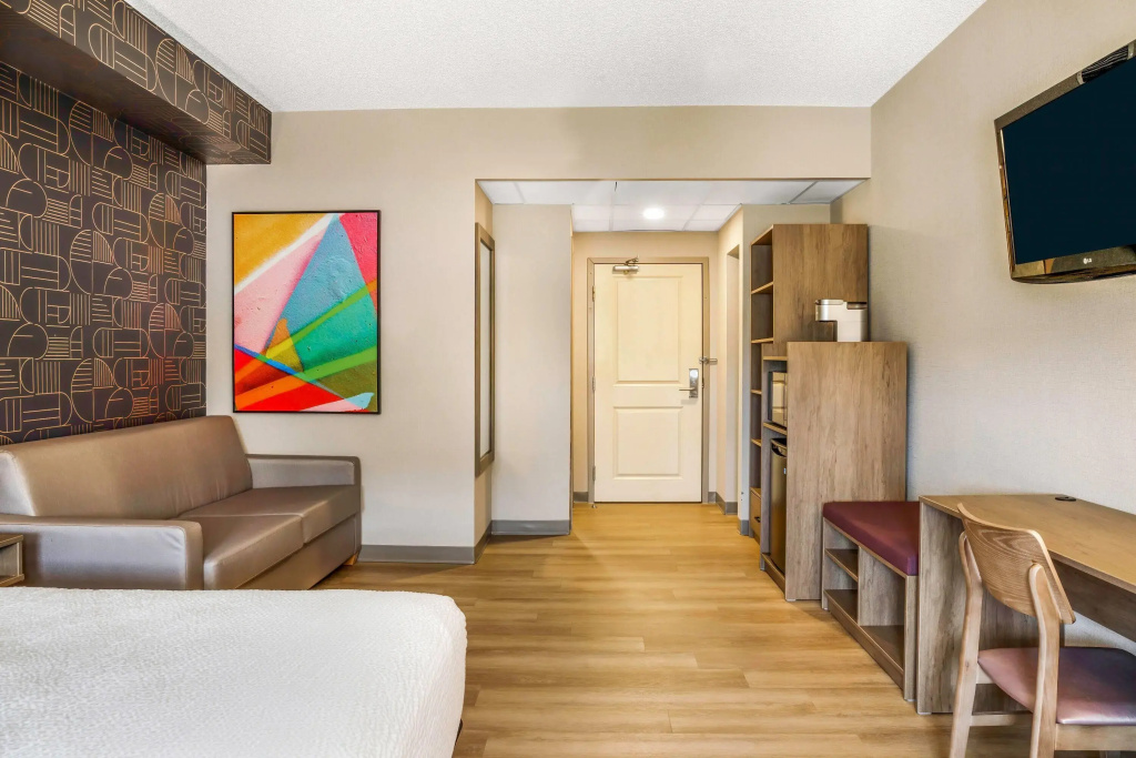 Days Inn & Suites by Wyndham West Edmonton - 4