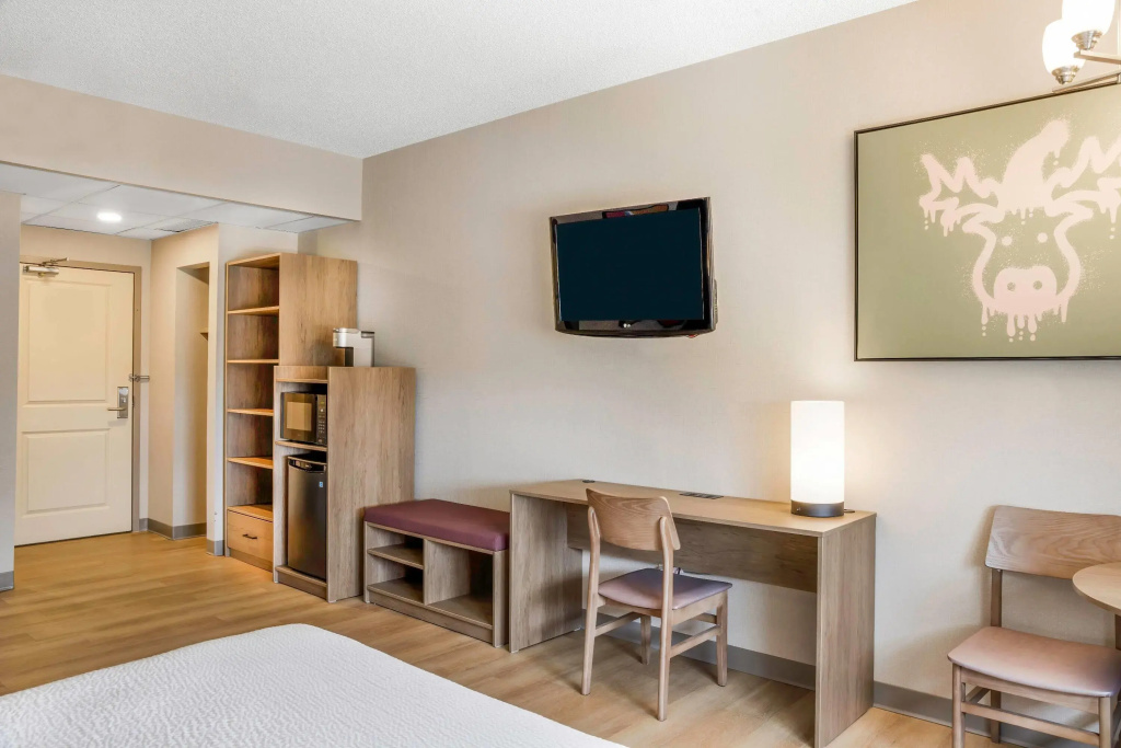 Days Inn & Suites by Wyndham West Edmonton - 5