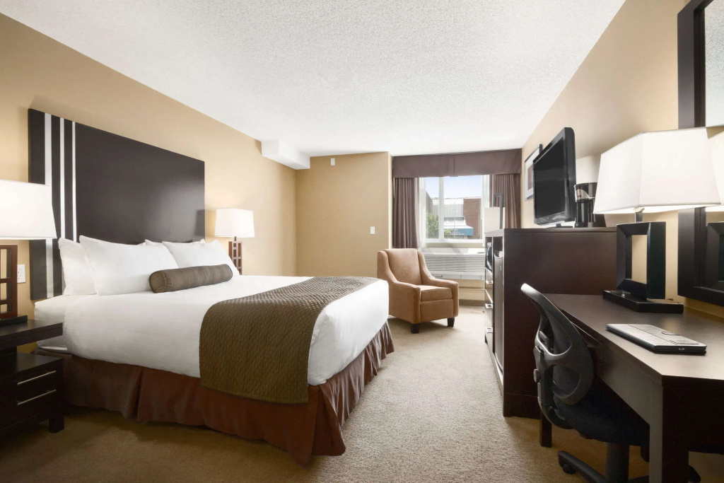 Days Inn by Wyndham Calgary Northwest - 3