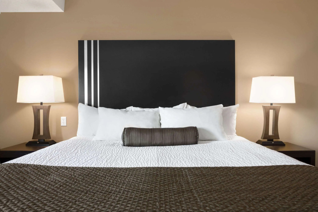 Days Inn by Wyndham Calgary Northwest - 5