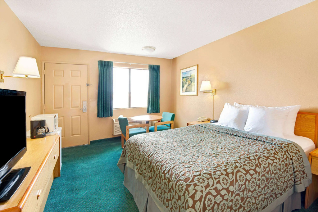 Days Inn by Wyndham El Paso Airport East - 2