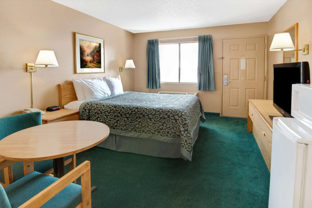 Days Inn by Wyndham El Paso Airport East - 3