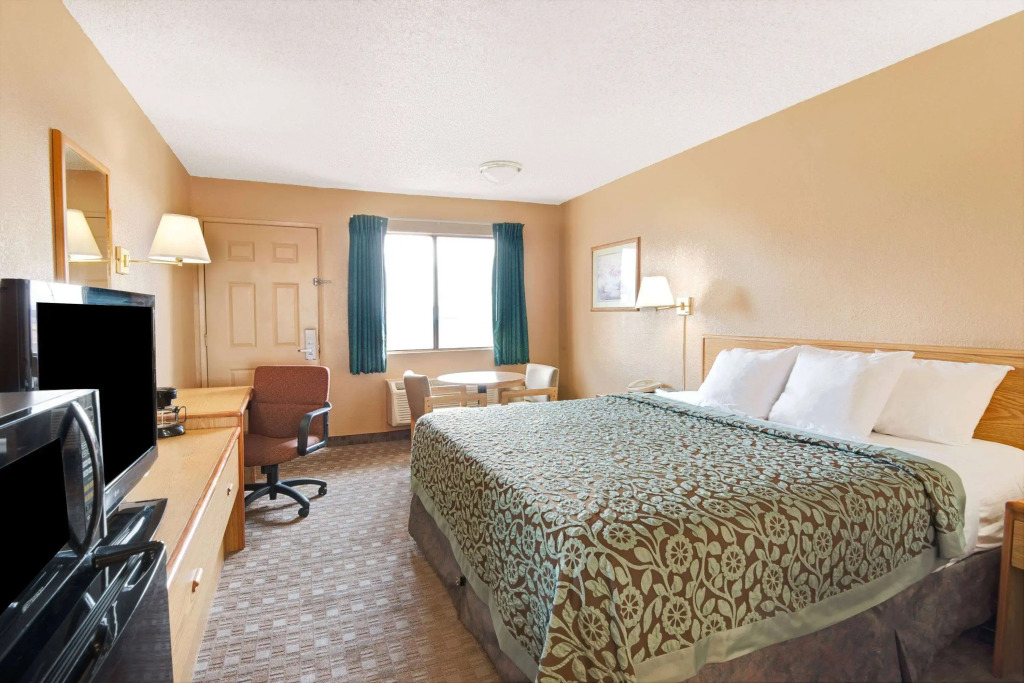 Days Inn by Wyndham El Paso Airport East - 5
