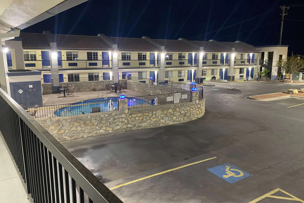 Days Inn by Wyndham El Paso West - 3