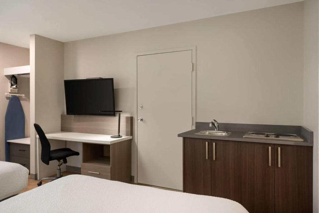 Days Inn by Wyndham Kelowna - 5