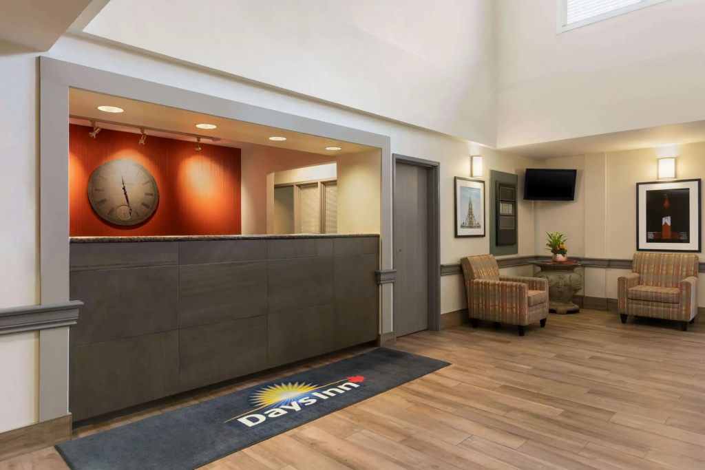 Days Inn by Wyndham Ottawa Airport - 2