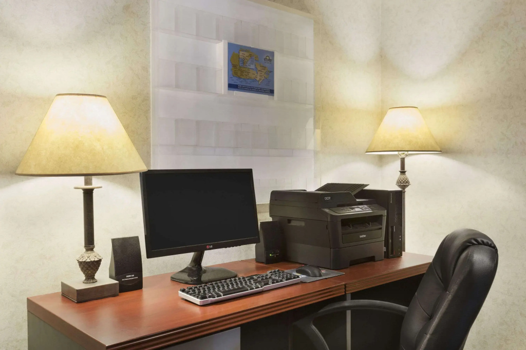 Days Inn by Wyndham Ottawa Airport - 3