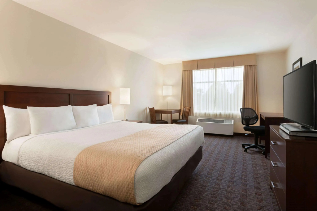 Days Inn by Wyndham Ottawa Airport - 4