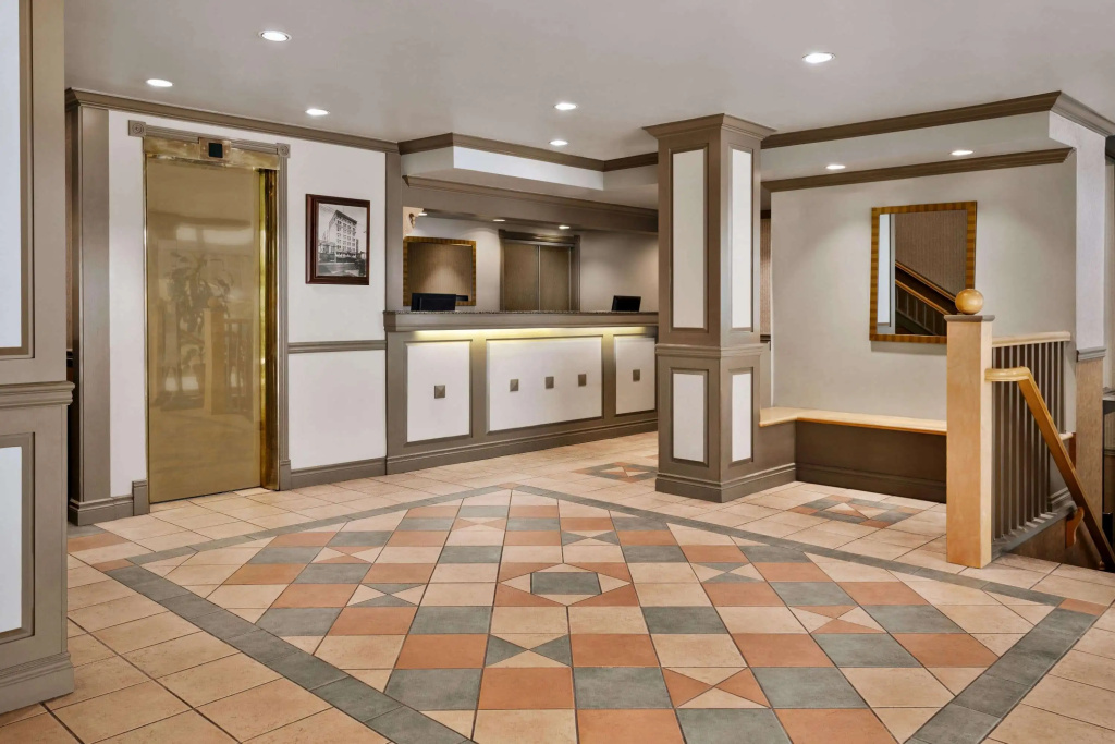 Days Inn by Wyndham Vancouver Downtown - 3
