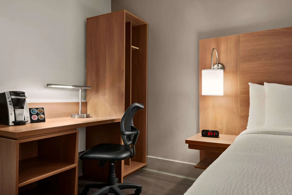 Days Inn by Wyndham Vancouver Downtown - 4