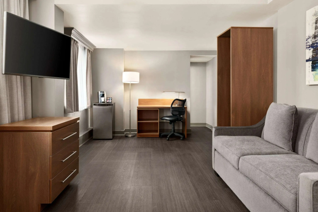 Days Inn by Wyndham Vancouver Downtown - 5
