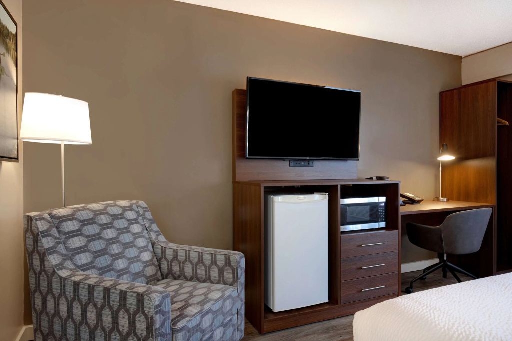 Days Inn by Wyndham Victoria Uptown - 5