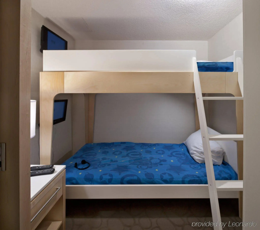 Delta Hotels by Marriott Edmonton South Conference Centre - 3