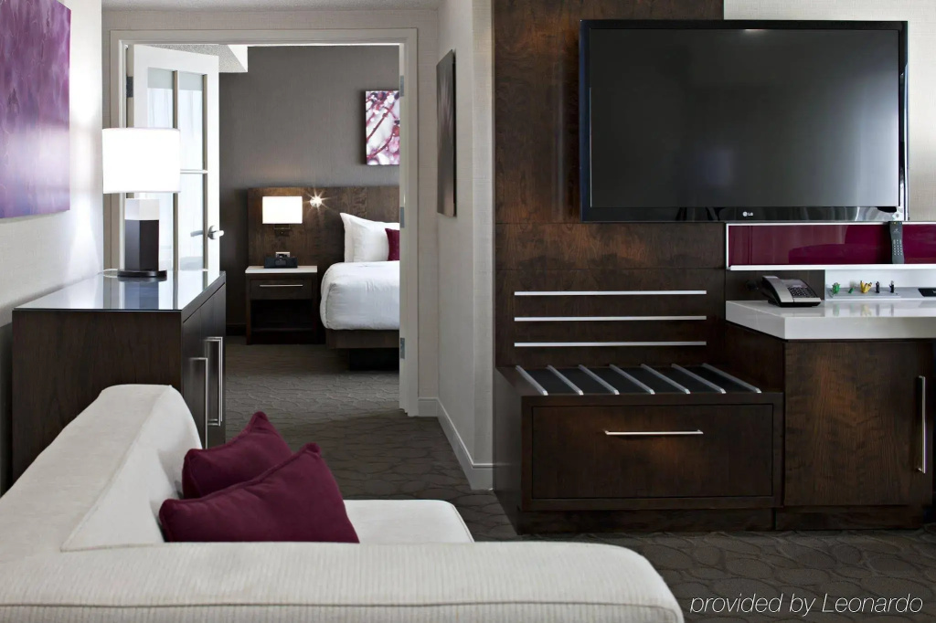 Delta Hotels by Marriott Edmonton South Conference Centre - 5