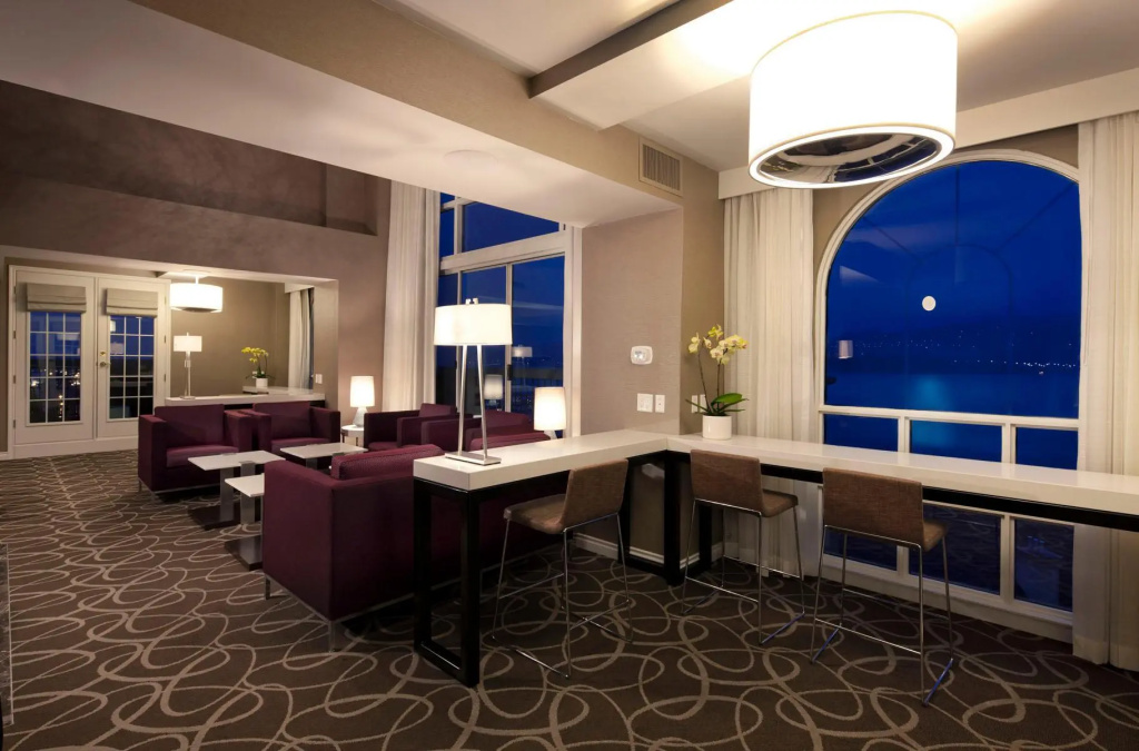 Delta Hotels by Marriott Grand Okanagan Resort - 2