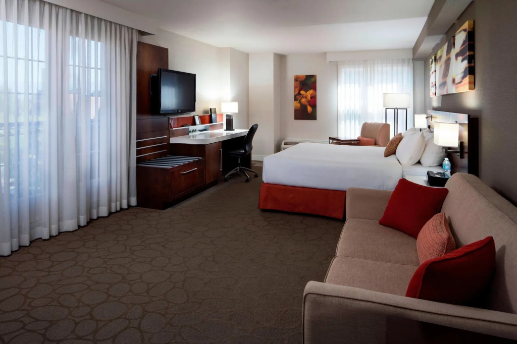 Delta Hotels by Marriott Grand Okanagan Resort - 5
