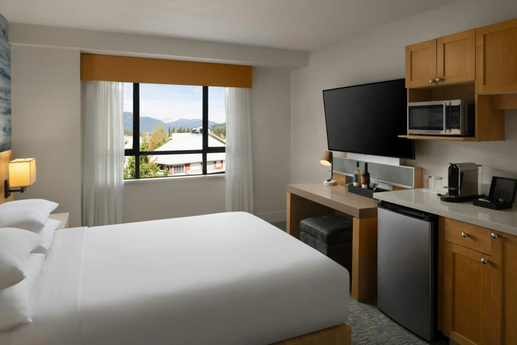 Delta Hotels by Marriott Whistler Village Suites - 2