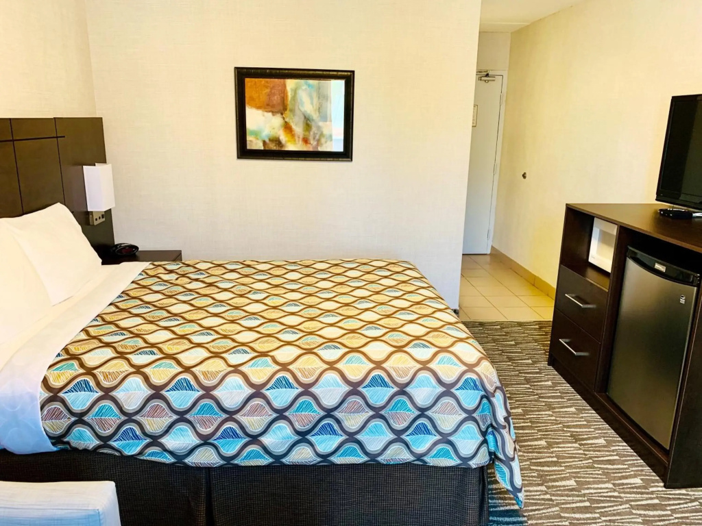 Deluxe Inn - 2