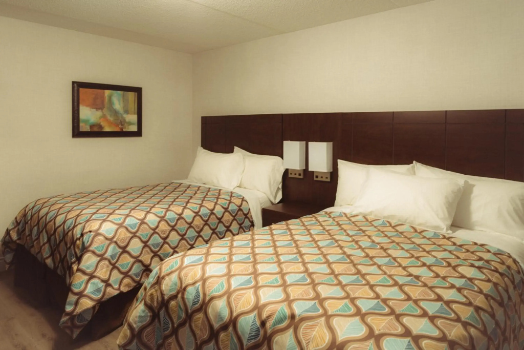 Deluxe Inn - 3
