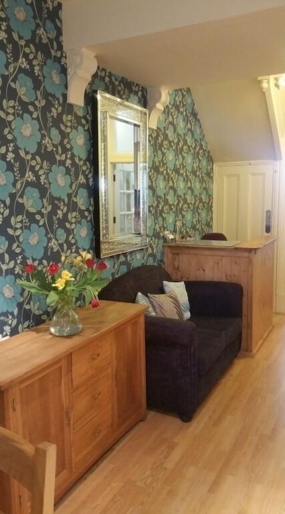 Diamonds Guest House - 3