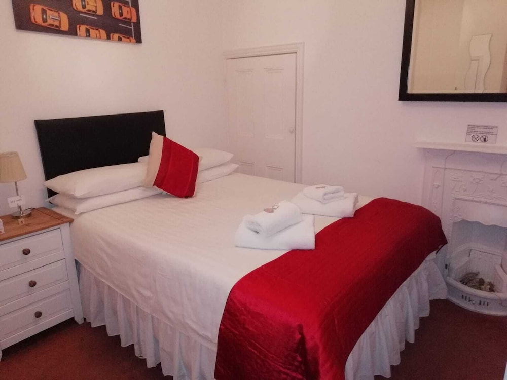 Diamonds Guest House - 5