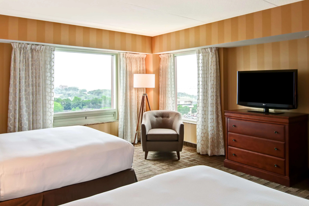 DoubleTree Fallsview Resort & Spa by Hilton Niagara Falls - 4