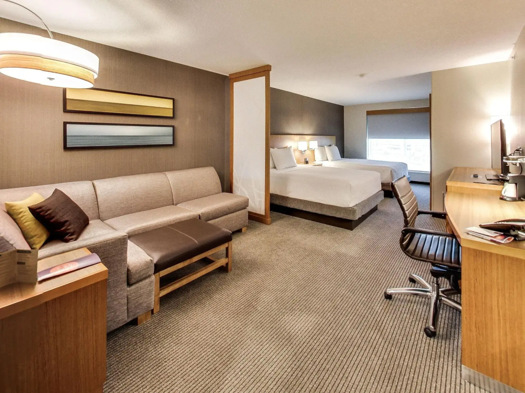 DoubleTree by Hilton Edmonton Downtown - 5