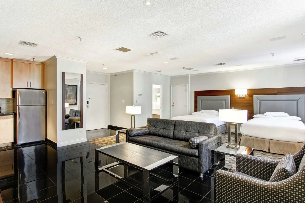 DoubleTree by Hilton Hotel Toronto Downtown - 3