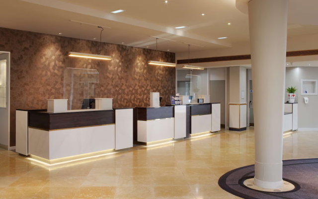 DoubleTree by Hilton Manchester Airport - 2