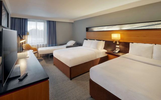 DoubleTree by Hilton Manchester Airport - 3