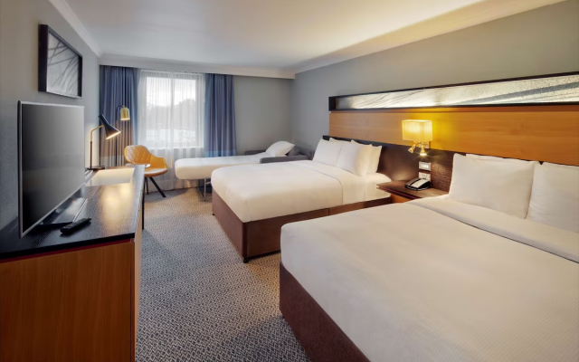 DoubleTree by Hilton Manchester Airport - 4