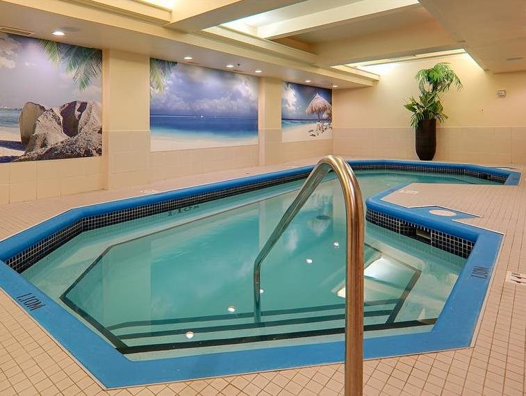 DoubleTree by Hilton Montreal Airport - 4