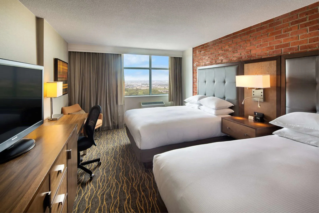 DoubleTree by Hilton Toronto Airport - 5