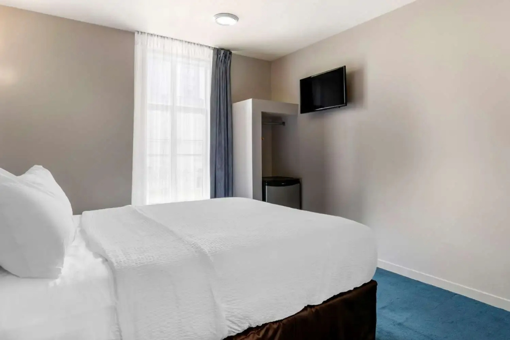 Econo Lodge - 5