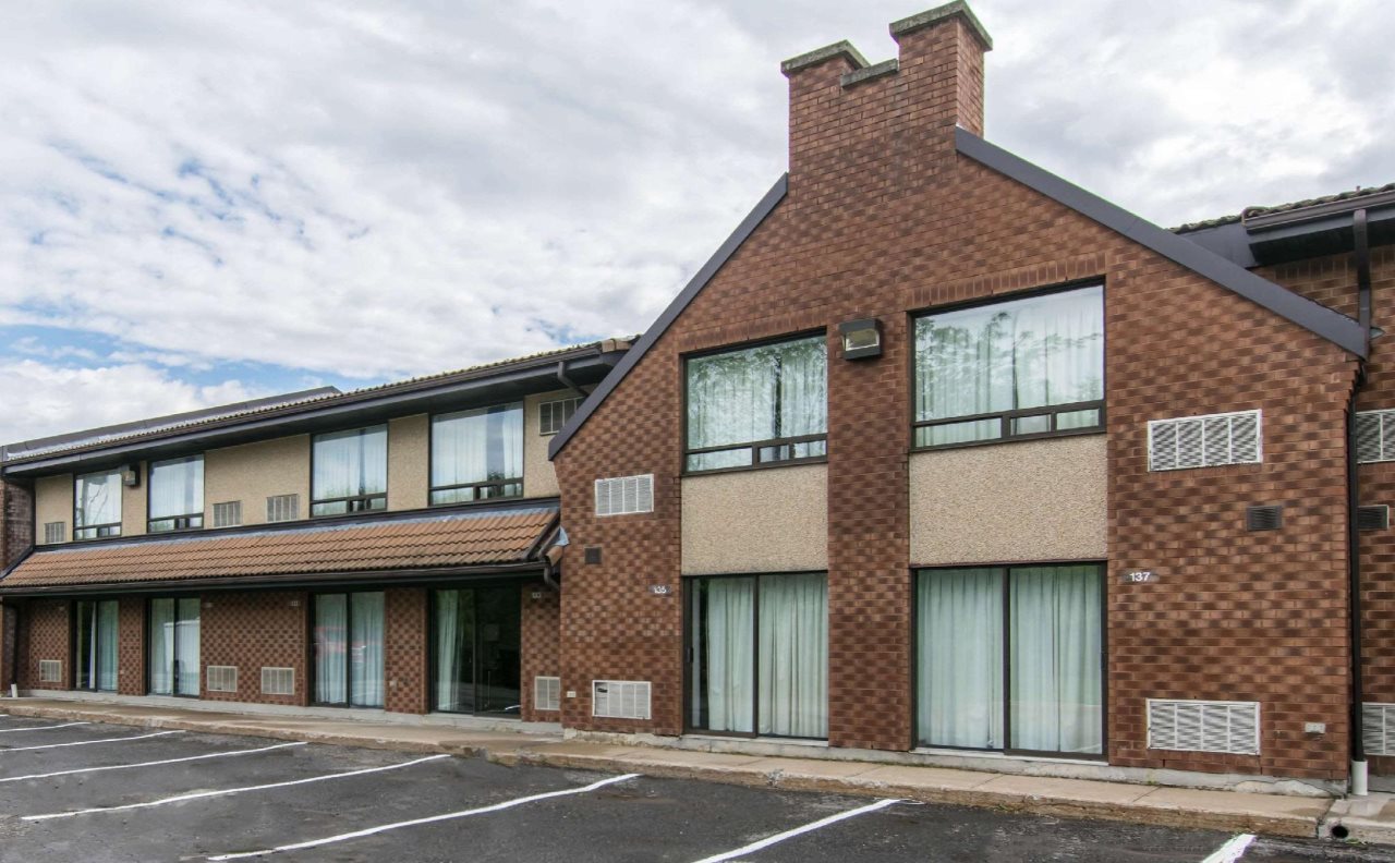 Econo Lodge Airport - 4