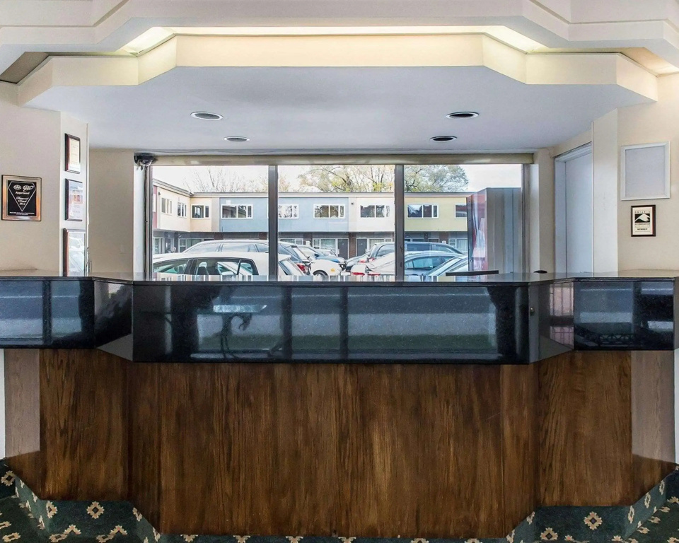 Econo Lodge Downtown Ottawa - 2