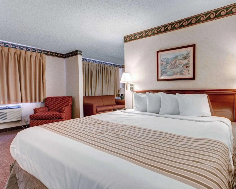 Econo Lodge Inn & Suites El Paso West - 3