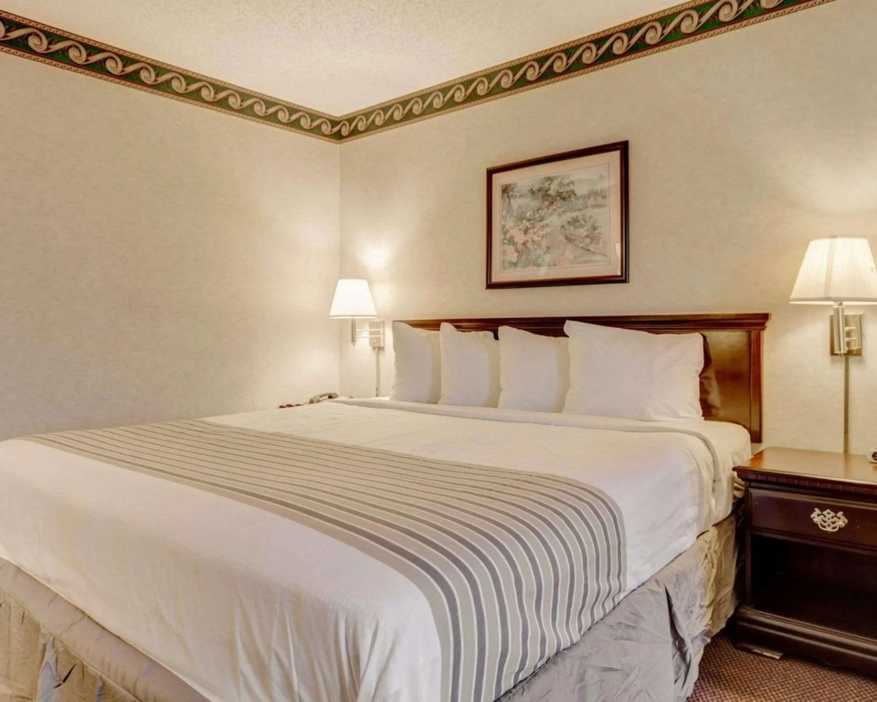 Econo Lodge Inn & Suites El Paso West - 5
