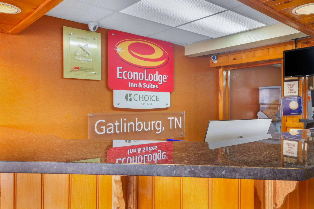 Econo Lodge Inn & Suites Gatlinburg at the Convention Center - 2