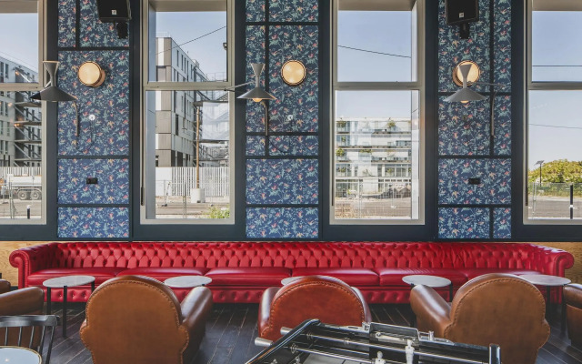 Eklo Hotels Bordeaux City center Bastide - 2