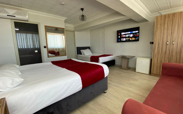Elit Holiday Hotel - 3