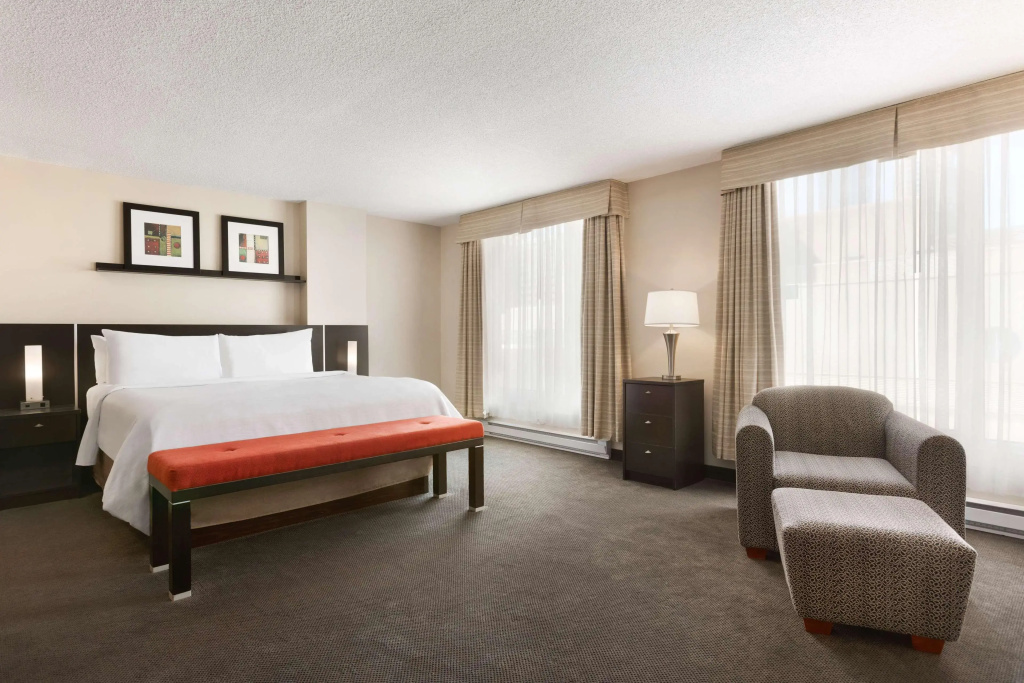 Embassy Suites Montréal by Hilton - 4