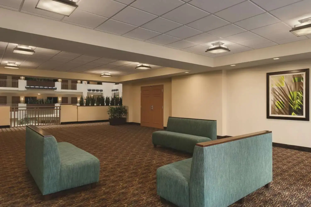 Embassy Suites by Hilton Orlando Lake Buena Vista South - 2
