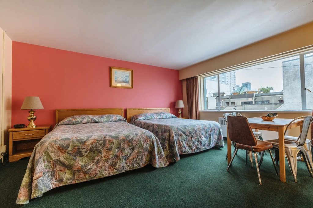 English Bay Hotel - 4