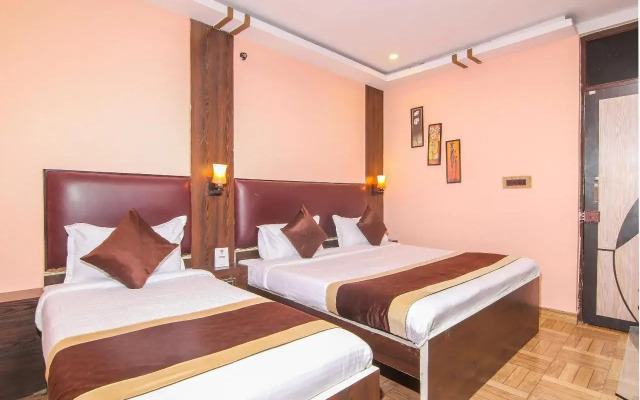 FabHotel Gazal Residency - 4