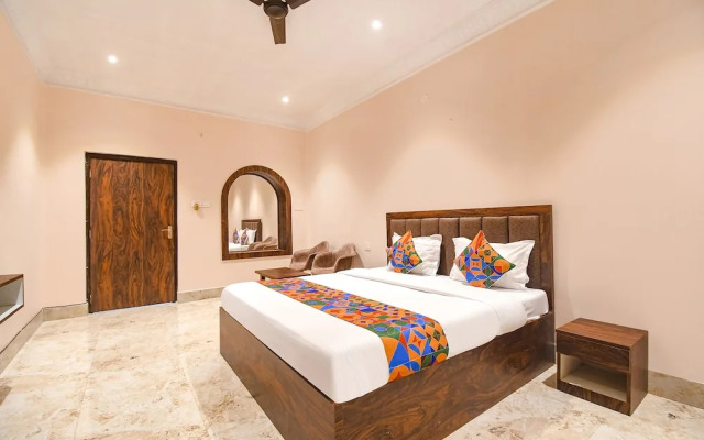 FabHotel Golden Suites - 2