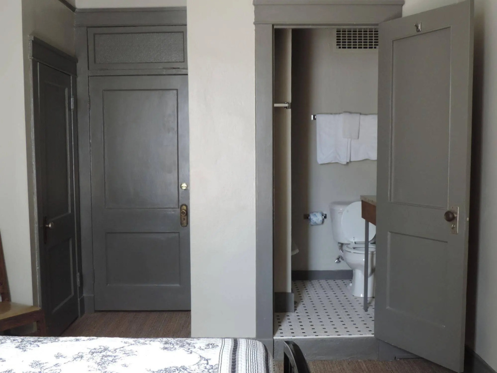 Gardner Hotel & Hostel - 5