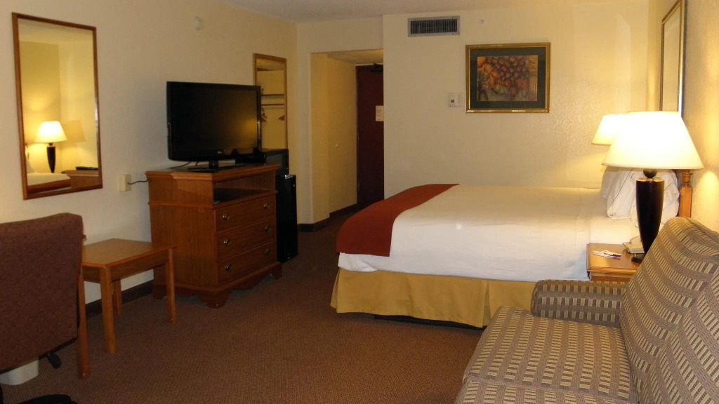 HI Express El Paso Downtown by IHG - 4